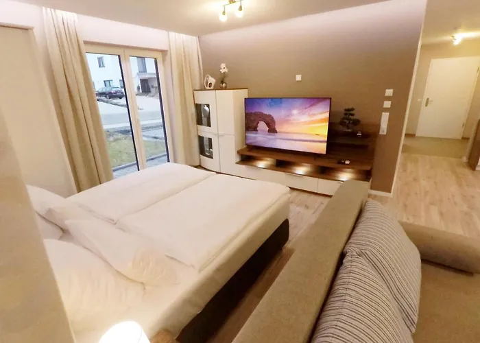 -neubau- 68 Qm 2-zimmer-wohnung * פולדה